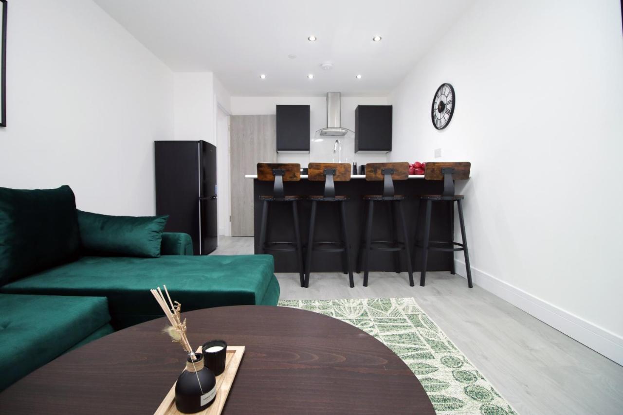 New Cardiff Bloc Exclusive Apartments By Prime Stays - Shops and Parking - Great for Groups and Families - B&B