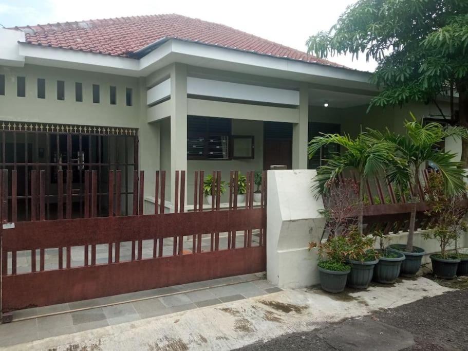 B&B Yogyakarta - Homestay Mutiara - Bed and Breakfast Yogyakarta