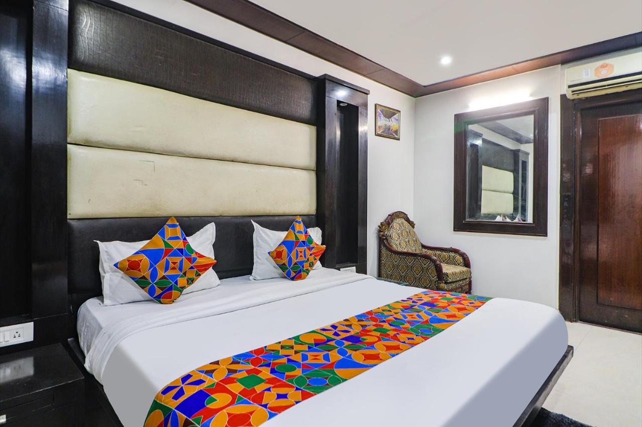 B&B New Delhi - FabExpress Sandberry - Bed and Breakfast New Delhi