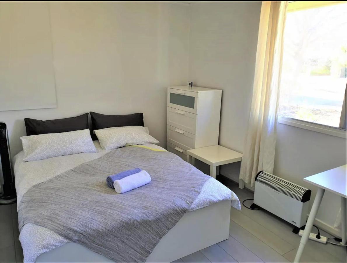 Dana-Private Room in a Shared House-Close to City & ANU-4 - B&B