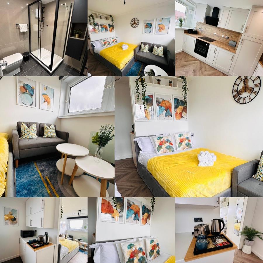 R1 - Private Room in Modern Shared Apartment, Each with Kitchenette, Central Birmingham - B&B