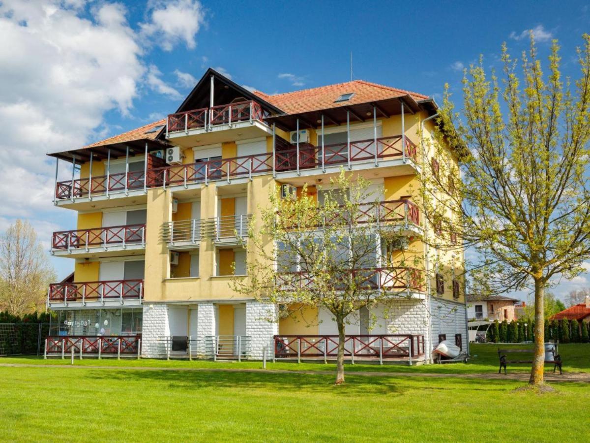 Like Home Apartman Balatonőszöd - Bed and Breakfast Balatonőszöd