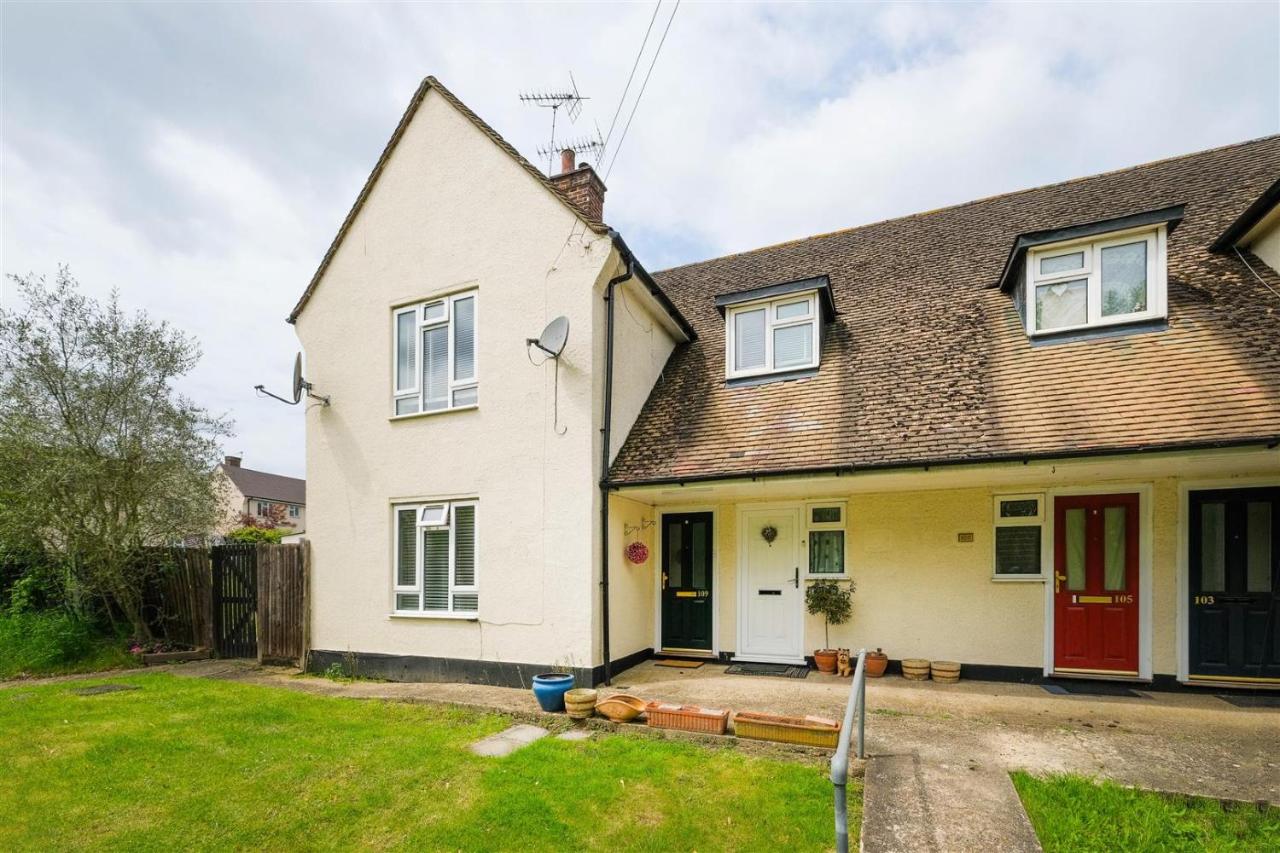 Single room in shared flat Valley Hill, Loughton - B&B