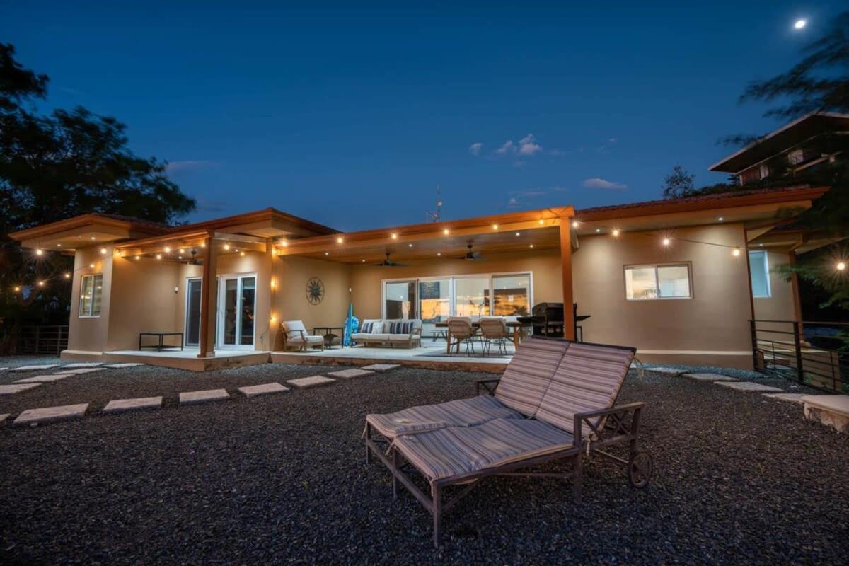 Beautiful House with Sweeping Ocean Views, Modern Design, and a Private Infinity Pool - B&B Potrero