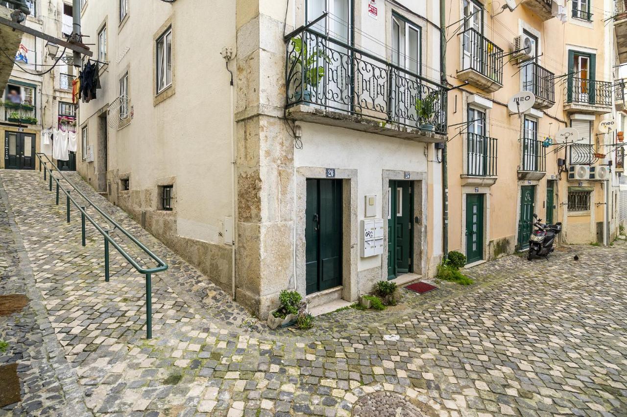 WHome Cozy Alfama Haven: Perfect for Exploring Lisbon - B&B