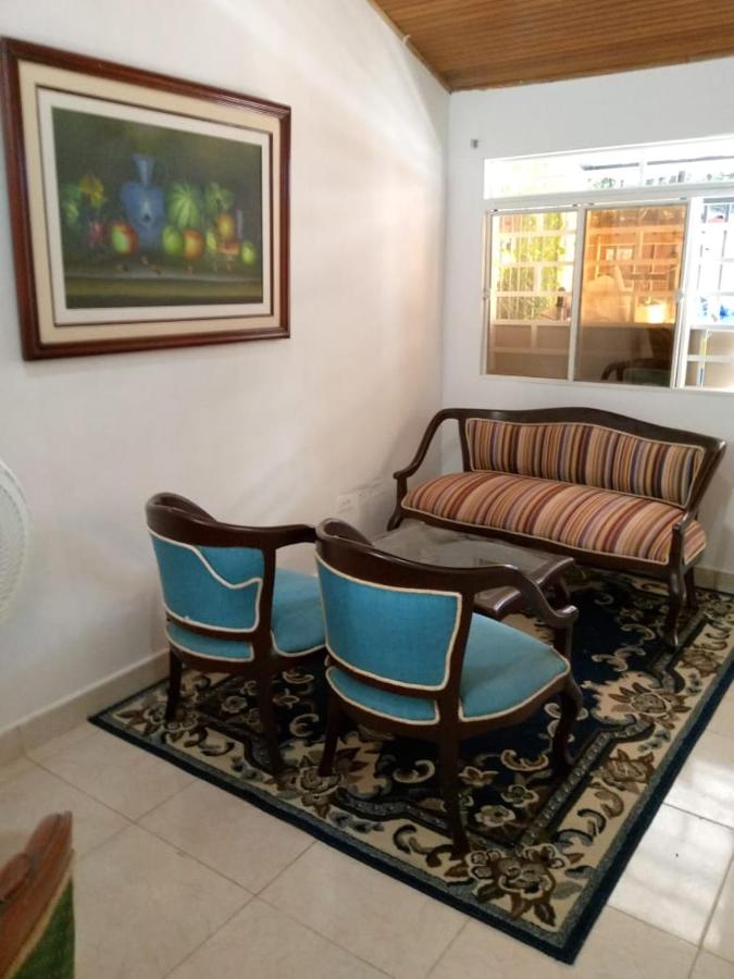 B&B Neiva - CASA HOTEL CAMBULOS - Bed and Breakfast Neiva