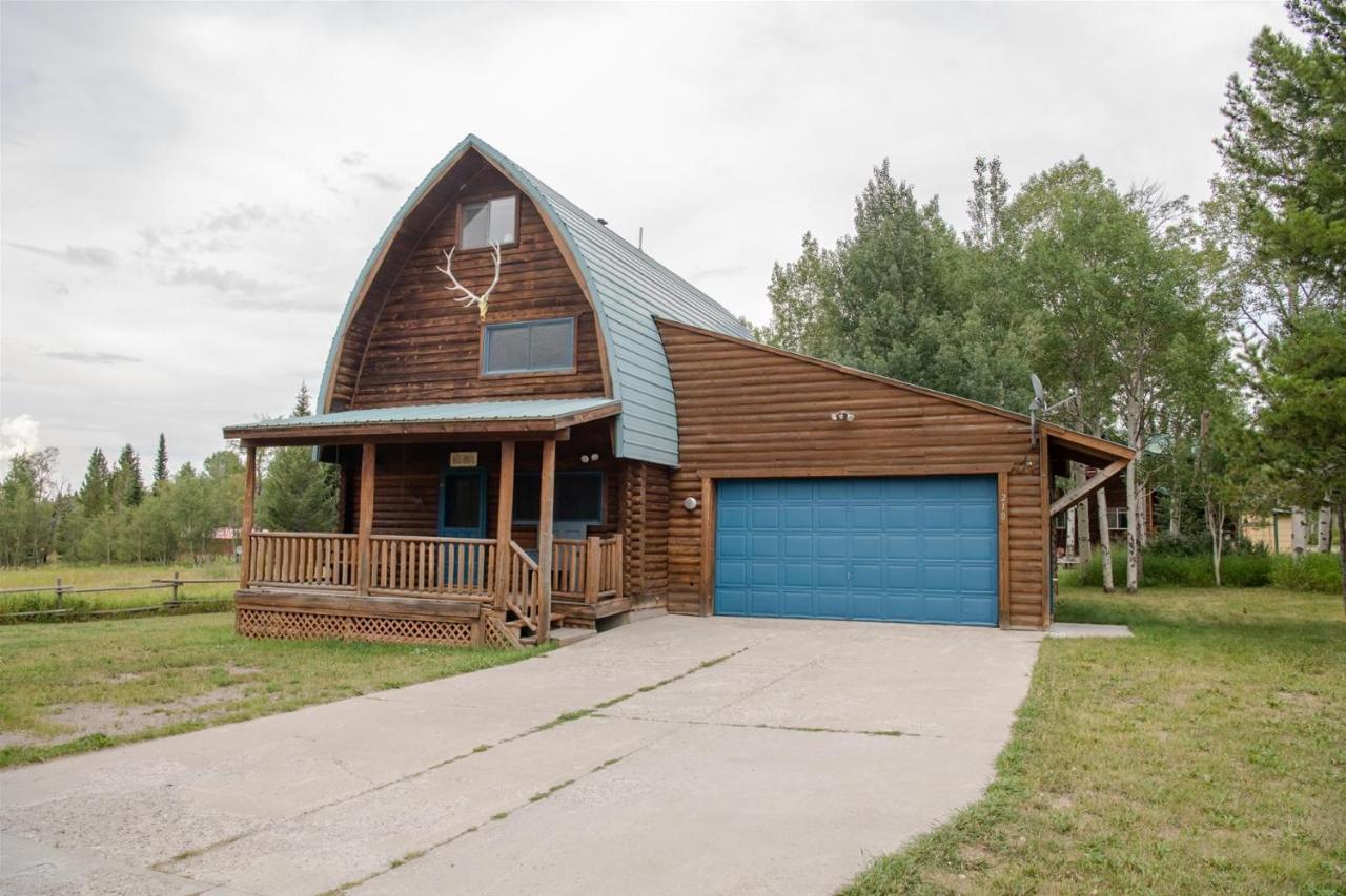 B&B West Yellowstone - Blue Spruce Cabin - Bed and Breakfast West Yellowstone