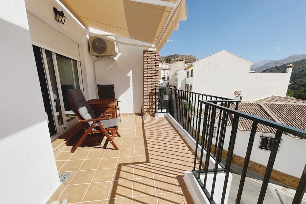 Balcón hacia la montaña - B&B Güéjar-Sierra