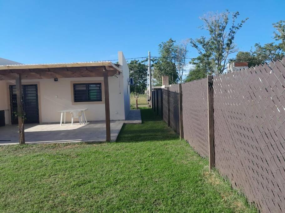 El Campito Casa con pileta en Monte - B&B