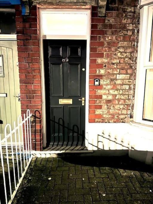 Londonderry - 3 BDR, Sleeps 6, Parking, WIFI, Stockton on Tees city centre - B&B