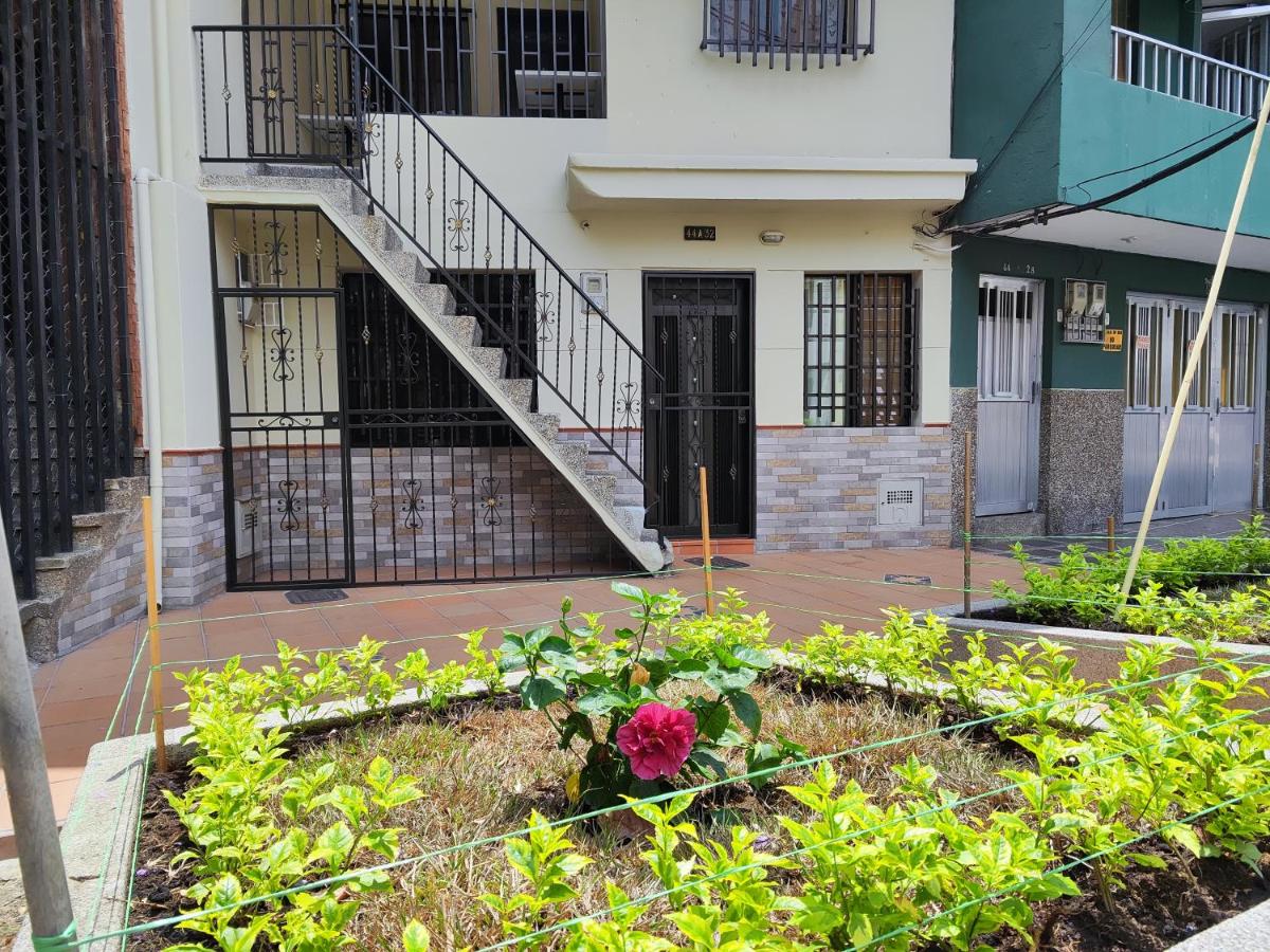 Casa agradable, primer piso Laureles-Estadio - B&B