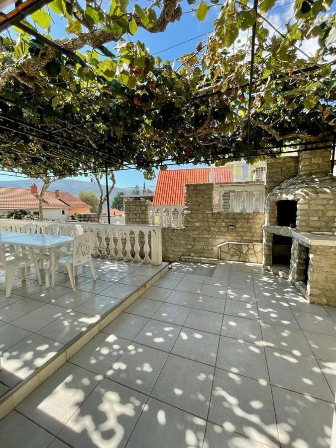 Family House with pool & sea view - Bed and Breakfast