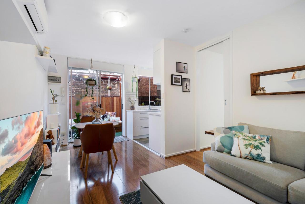 B&B Melbourne - Snug St Kilda Apartment with Private Courtyard - Bed and Breakfast Melbourne
