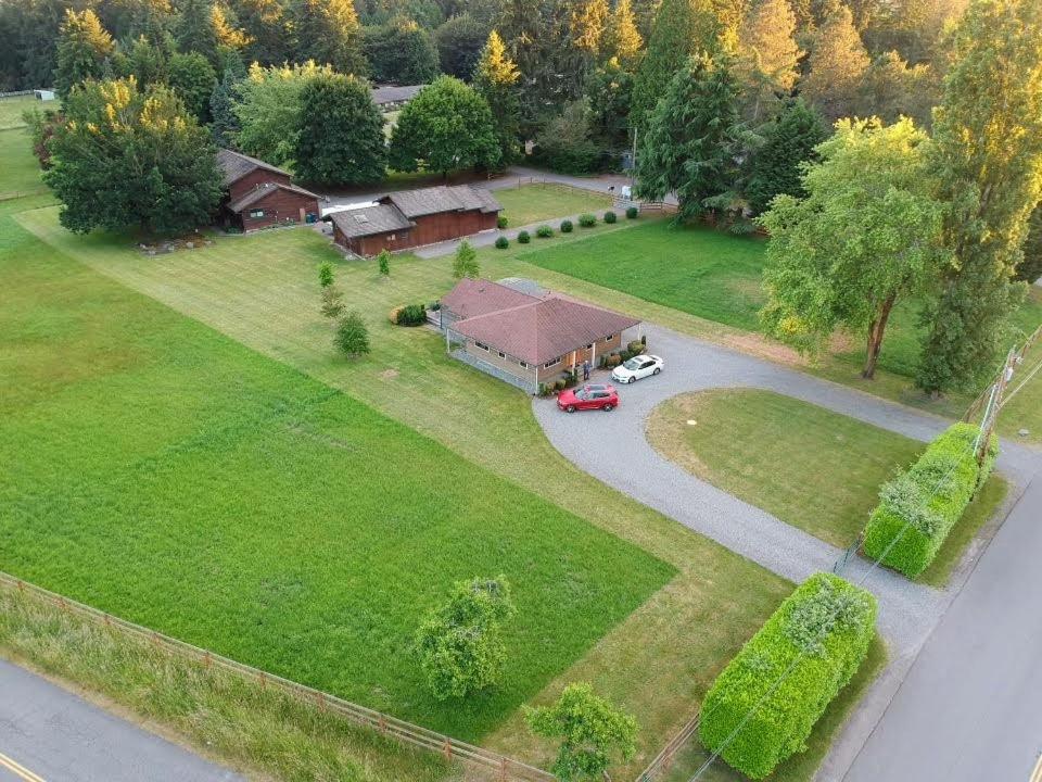 Woodinville's Hollywood Hill Guest House - B&B