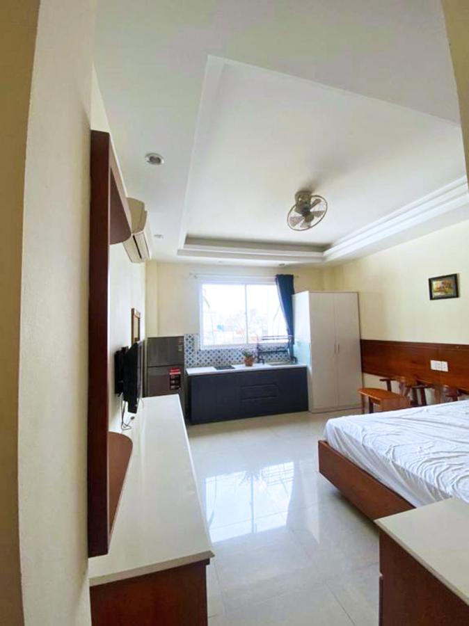 Standard Queen Room
