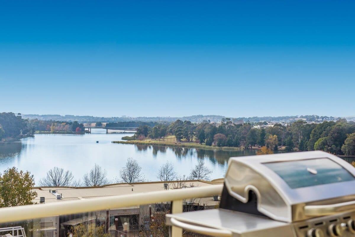 B&B Belconnen - 2-Bed Unit with Balcony BBQ & Stunning Lake Views - Bed and Breakfast Belconnen
