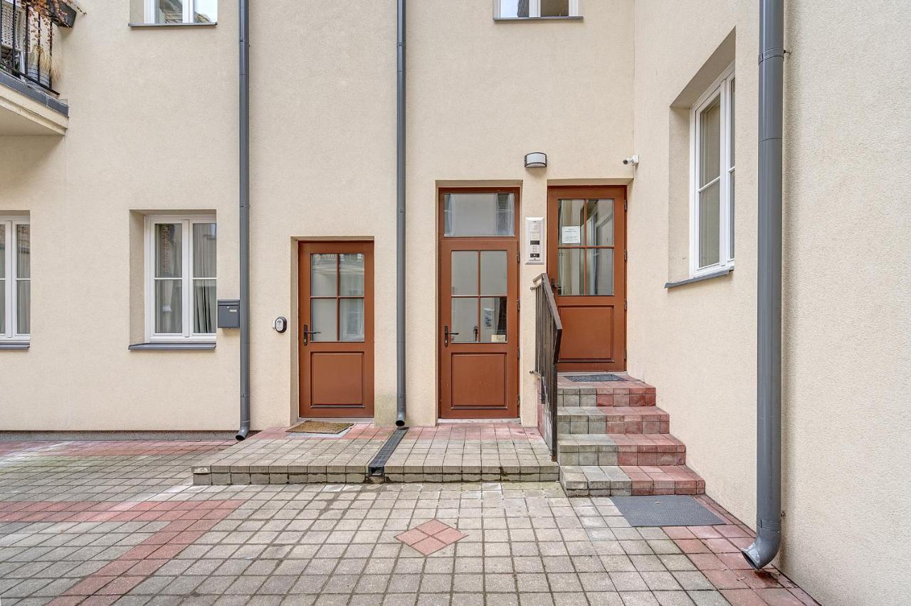 cohost I Bright Apt w-Balcony I Self check in I Next to MO Museum - Chambres d’hôtes Vilnius