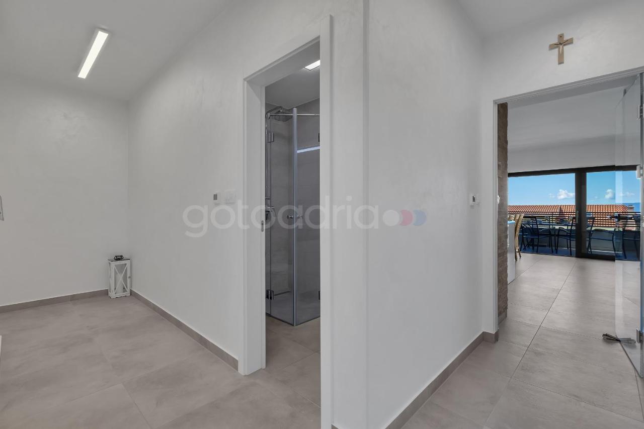 Luxury apartment Lotus - Free Beach Parking - B&B Macarsca