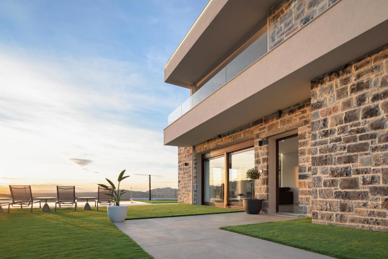 Sweet Sunshine Villa, Majestic Countryside Vistas, By ThinkVilla - B&B Agiá