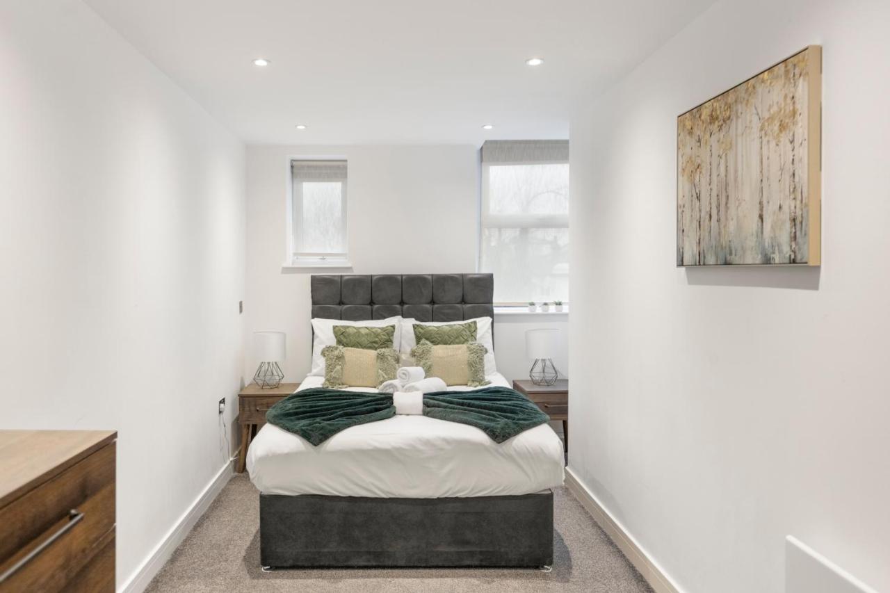 Spacious Luxury Apartment King Bed - Central Location - B&B