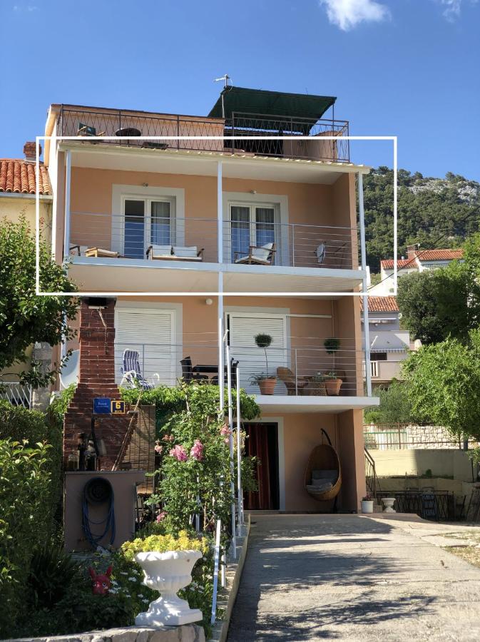 Appartamento con 2 Camere da Letto, Balcone e Vista mare