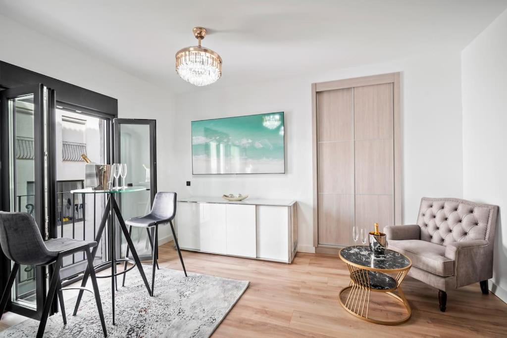 in the heart Puerto Banus luxurious apartment - B&B Marbella