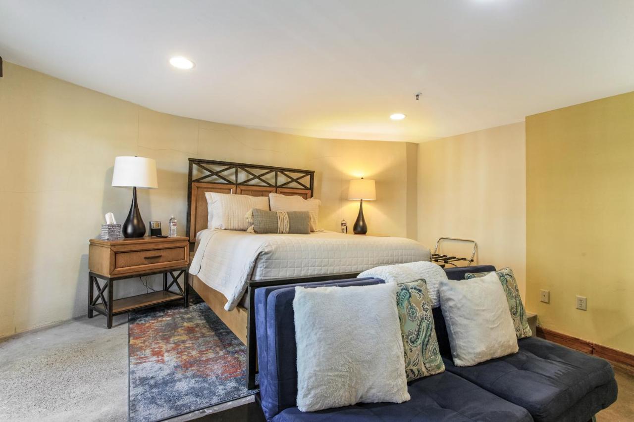 Queen Room