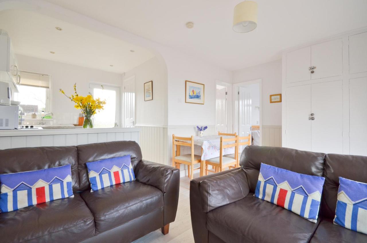 B&B Seaview - Lobster Pot, 66 Salterns Beach Bungalows, Seaview - Bed and Breakfast Seaview