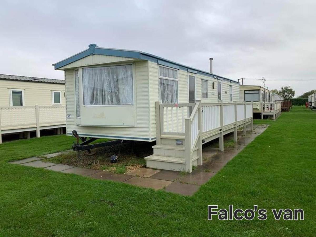 Family Caravan-Pets-Golden Palm-Pool-Arcades - B&B