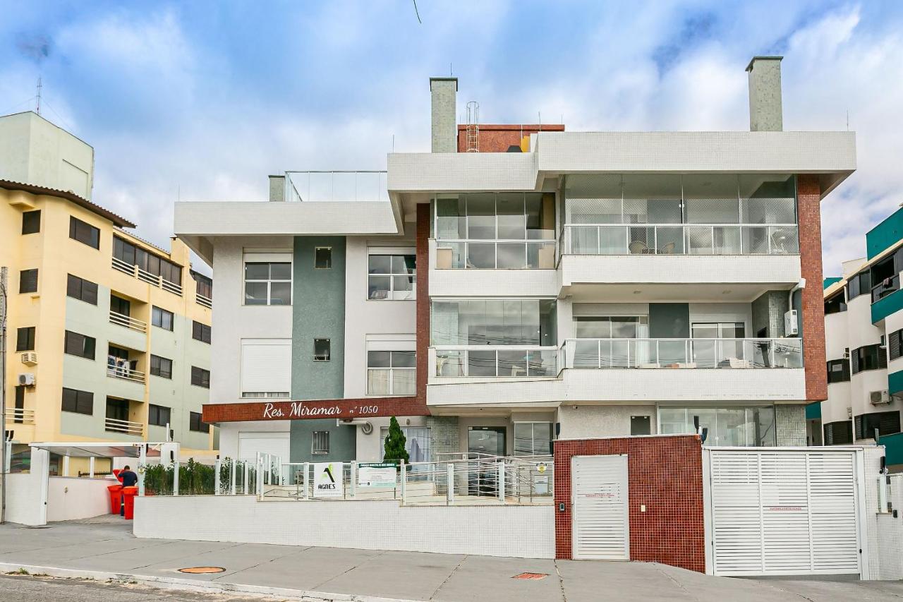 Apto Moderno c/ piscina - quadra mar - RMI201 - B&B