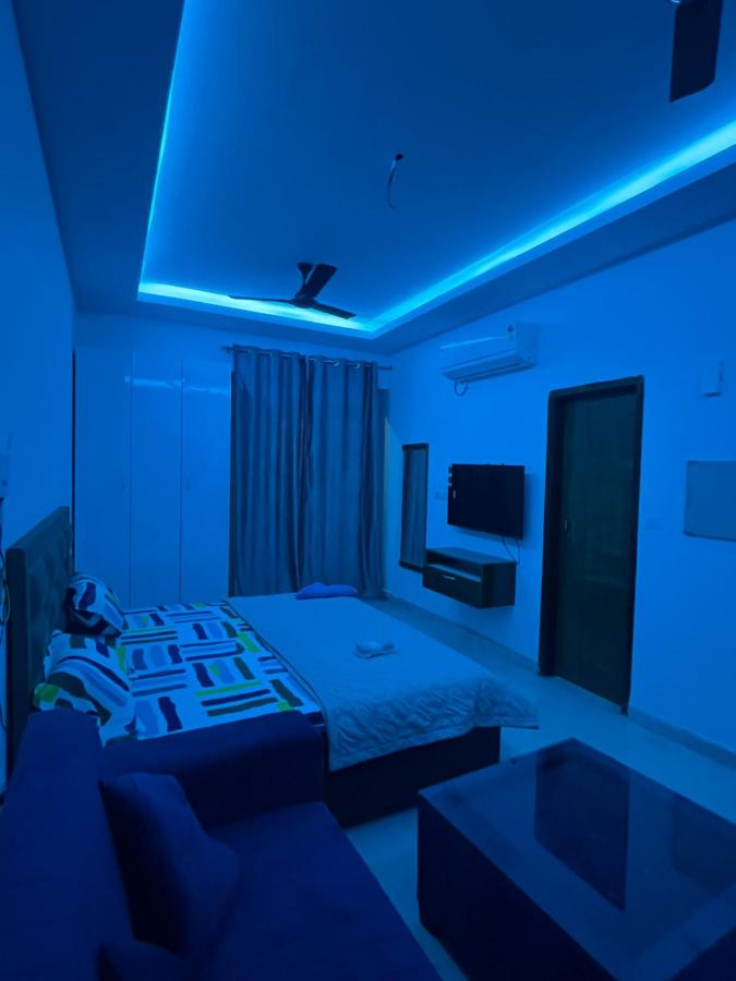 B&B Noida - Meadow suites your like stay - Bed and Breakfast Noida