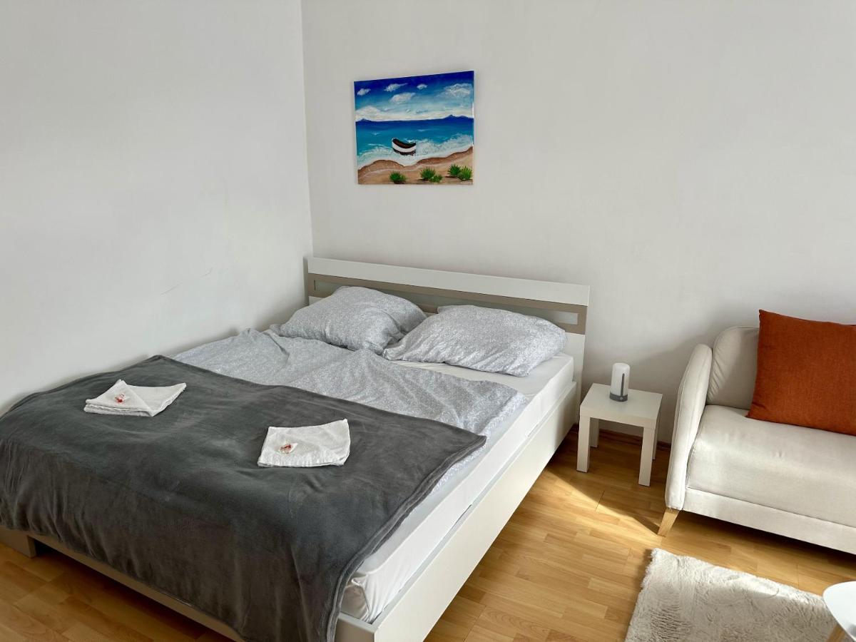 B&B Nennersdorf - Serenity Apartment mit Kingsize-Doppelbett und Gratis Parkplatz - Bed and Breakfast Nennersdorf