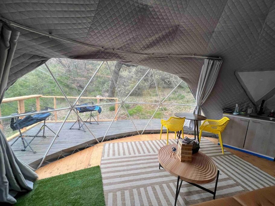 Enchanted Forest Dome ,10-15 minutes to Kings Canyons-New pellet stove for cozy warm nights - Chambres d'hôtes Dunlap