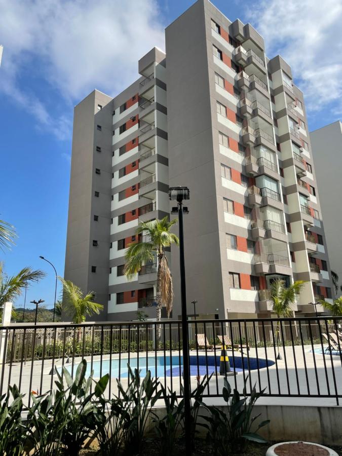 Apartamento na Martim de Sá com piscina e estacionamento - B&B