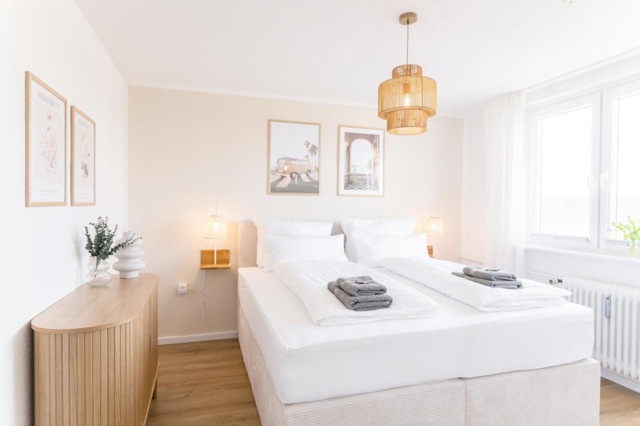 B&B Wolfsbourg - zentral in WOB, 5 Personen & Kind, 3 Schlafzimmer, Hängesessel, Boxspringbetten, Parkplatz - Bed and Breakfast Wolfsbourg