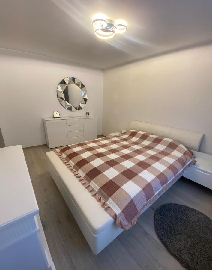 Apartament Teodora - Bed and Breakfast