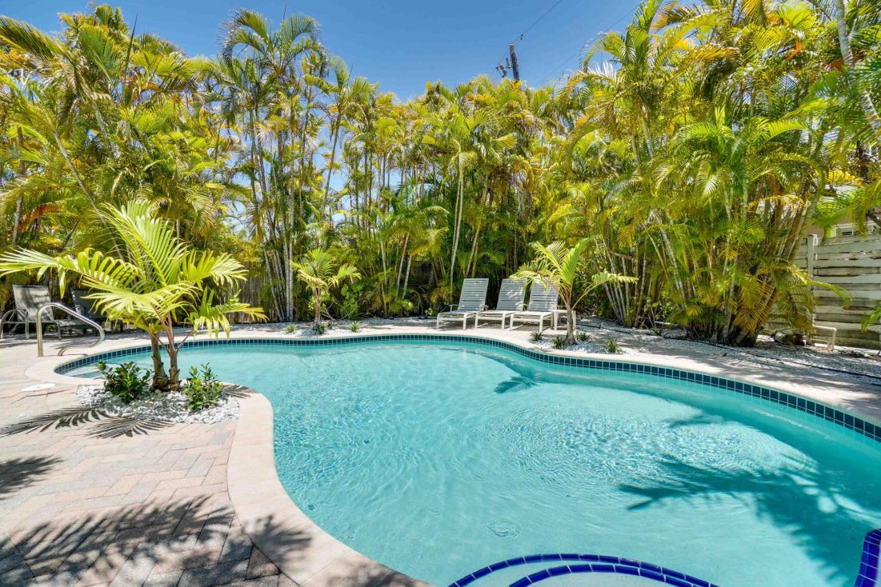 Soak in the Sun with a large heated pool - B&B Anna Maria