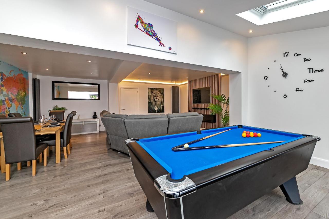 B&B Luton - Contractors Dream~POOL TABLE~Close to Luton Airport~Three Double Bedrooms - Bed and Breakfast Luton