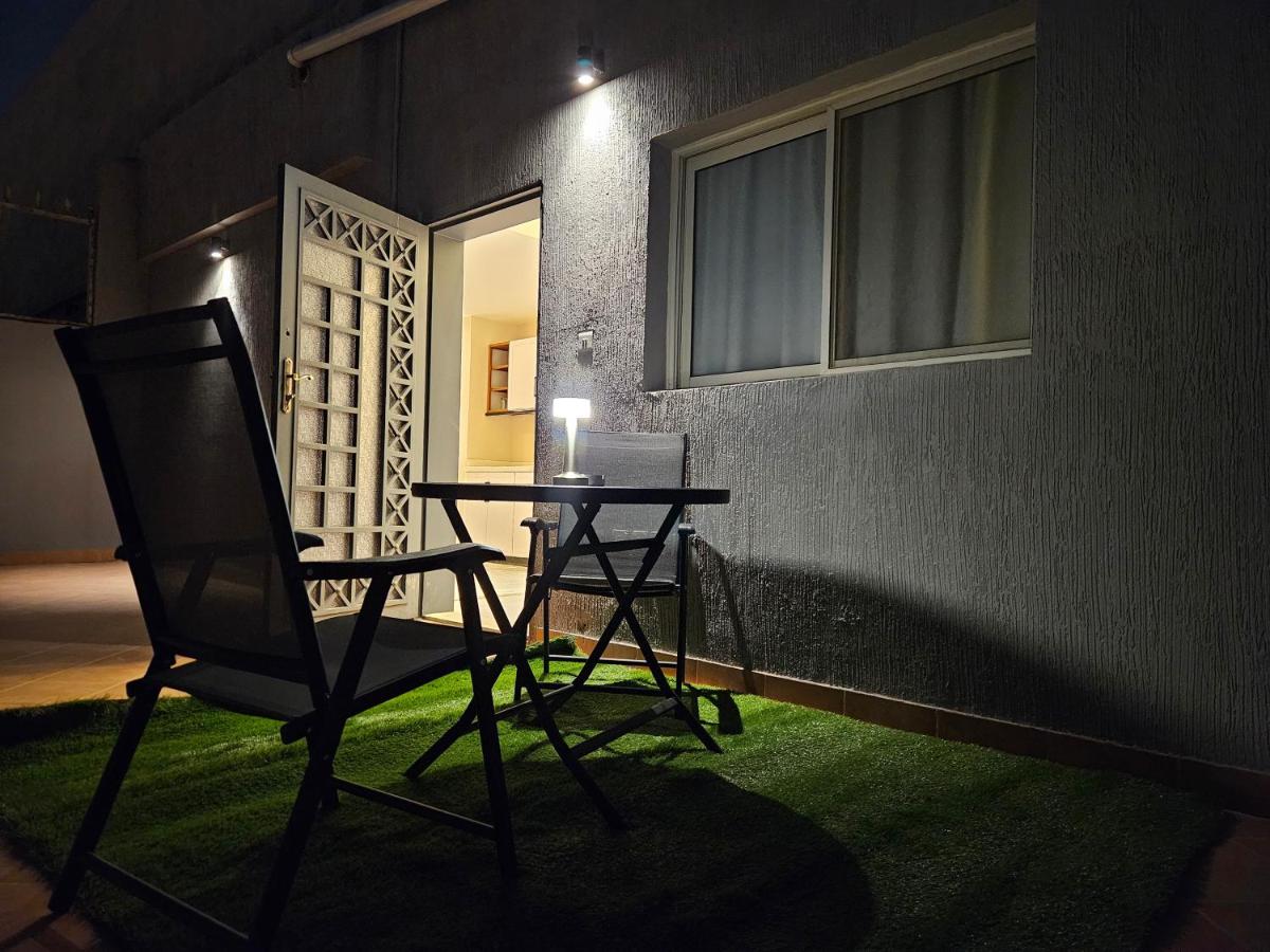 شقة أنيقة مودرن بدخول ذكي و سطح بجلسة خارجية - B&B