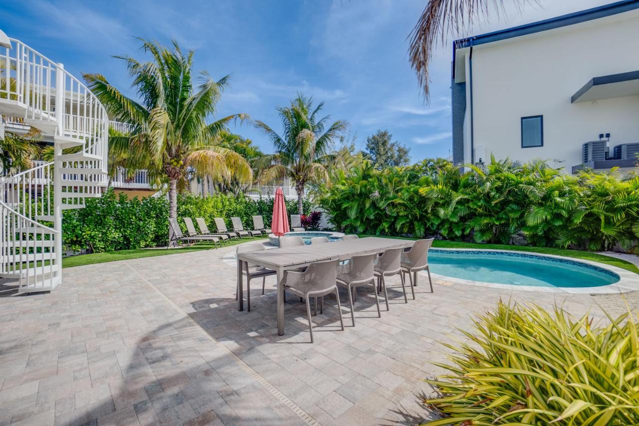 Approx 40 steps to beach entrance of Anna Maria beach - Chambres d’hôtes Anna Maria