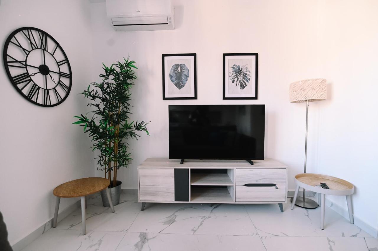 Bright 2 Bedroom flat in Sliema! - B&B