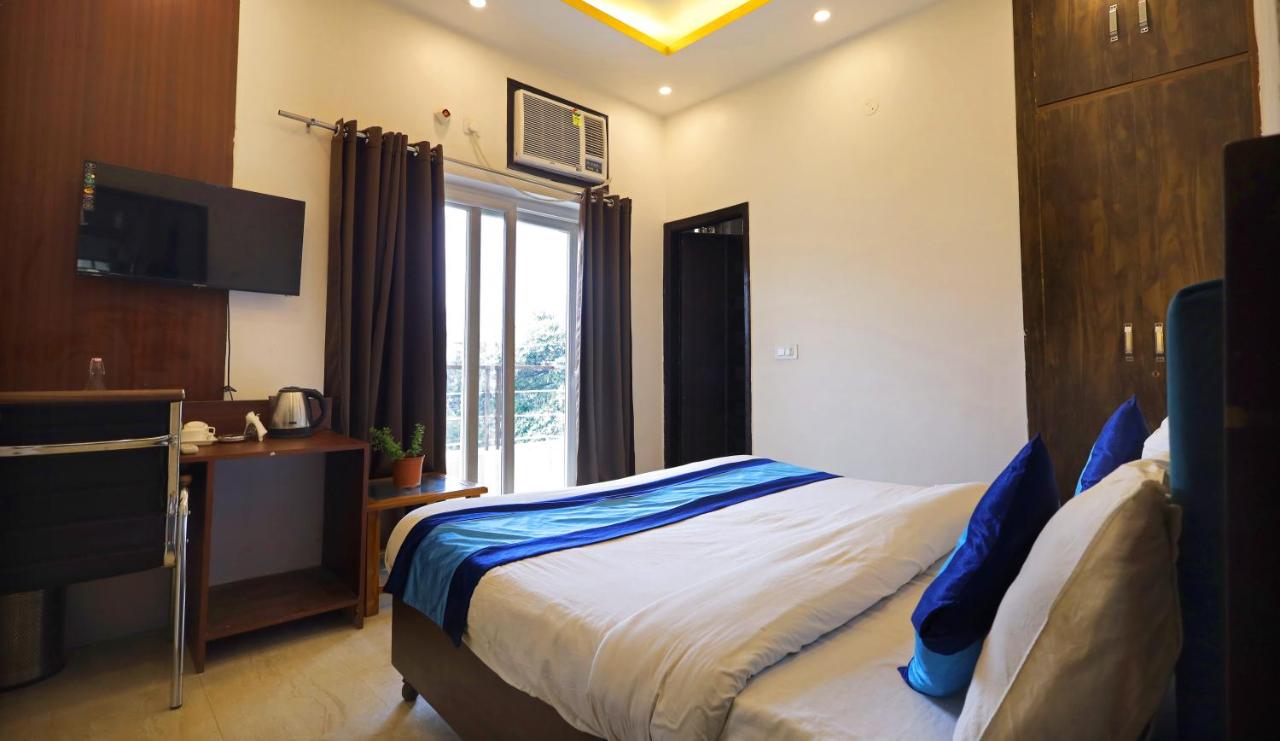 B&B Noida - Hotel Admire Stay - Bed and Breakfast Noida