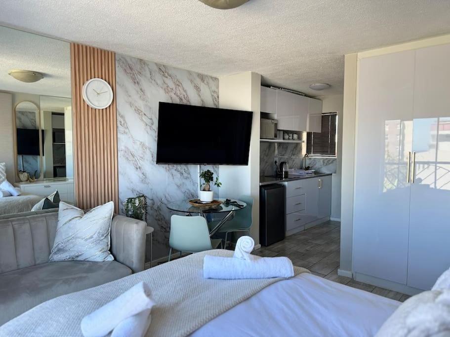 SkyeTide Collection - Monte Blu - B&B