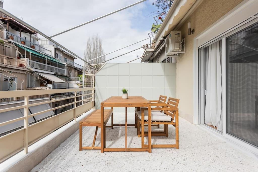 Brilliant 2BR Apartment in Exarchia by UPSTREET - B&B Athens