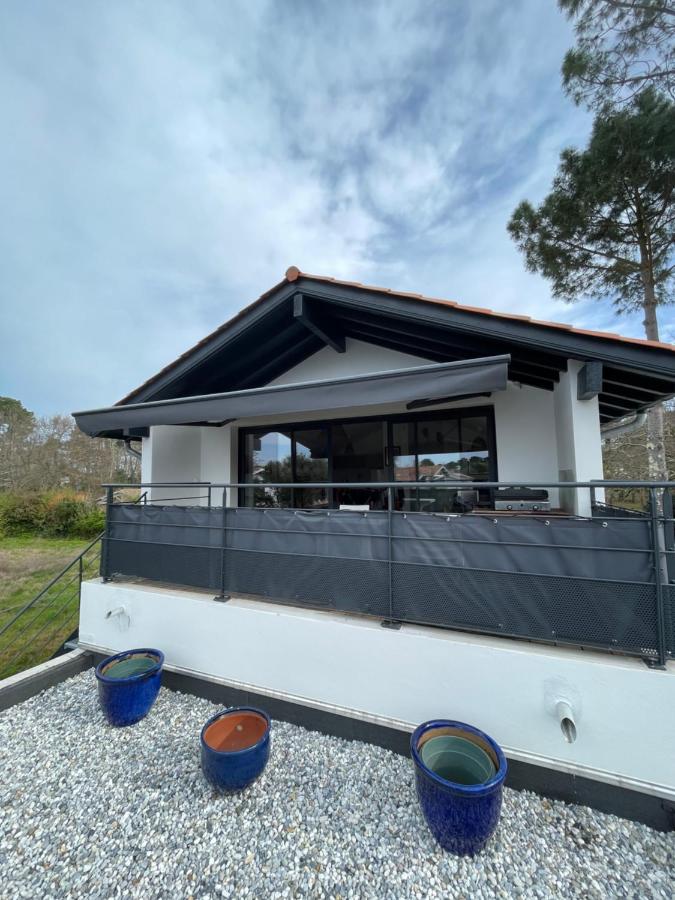 Samui - Equipé borne de recharge - Powering Station Electric Car - B&B Capbreton