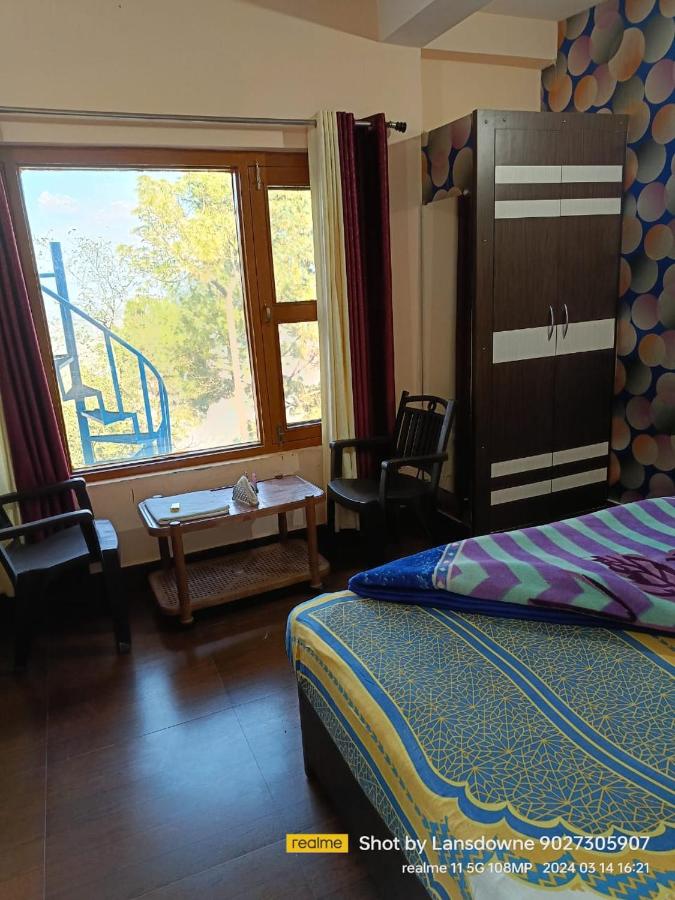 Joshi Holiday Home Stay - Bed and Breakfast