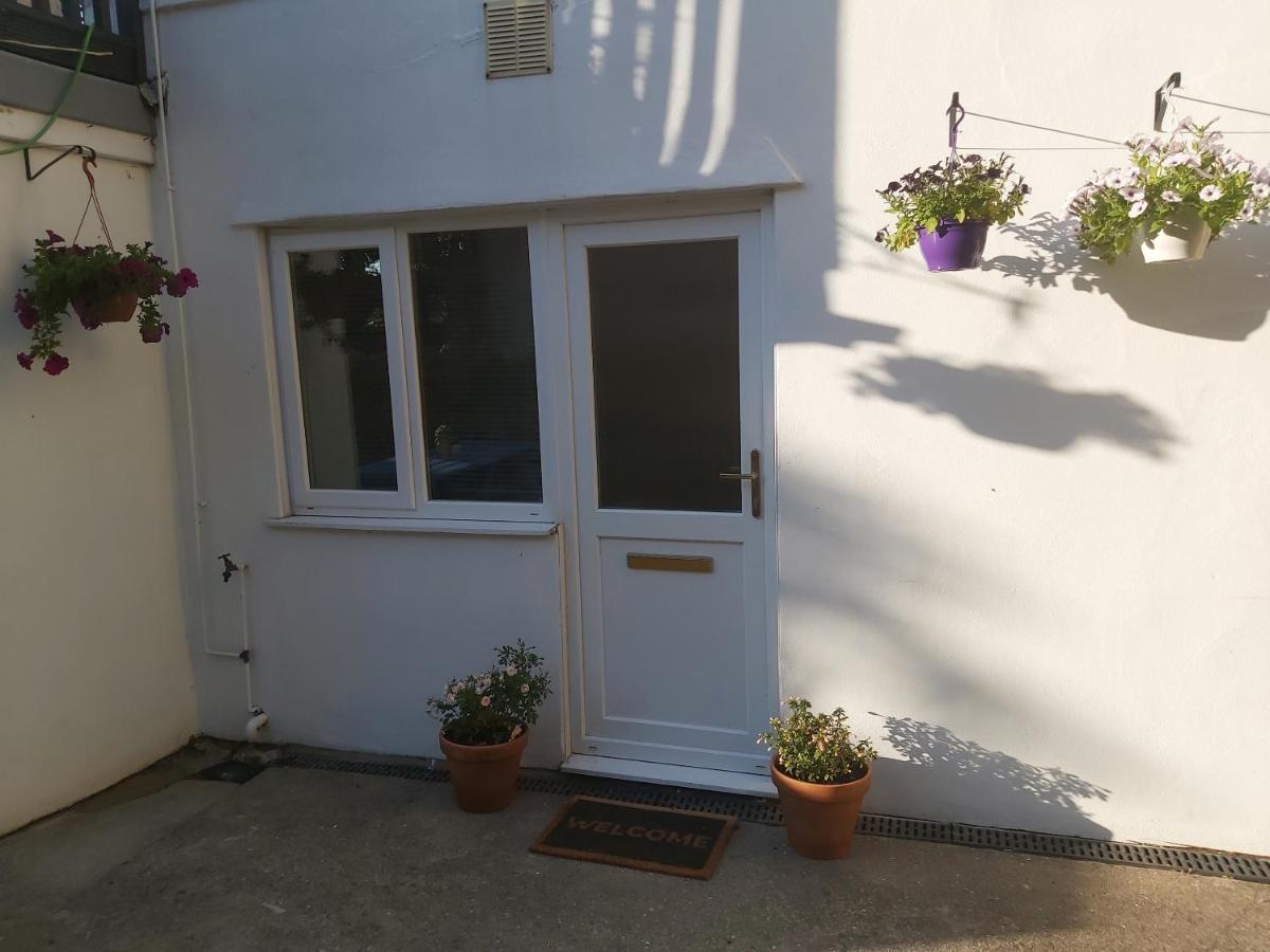 Beautiful Two Bedroom ground floor apartment - B&B Swansea