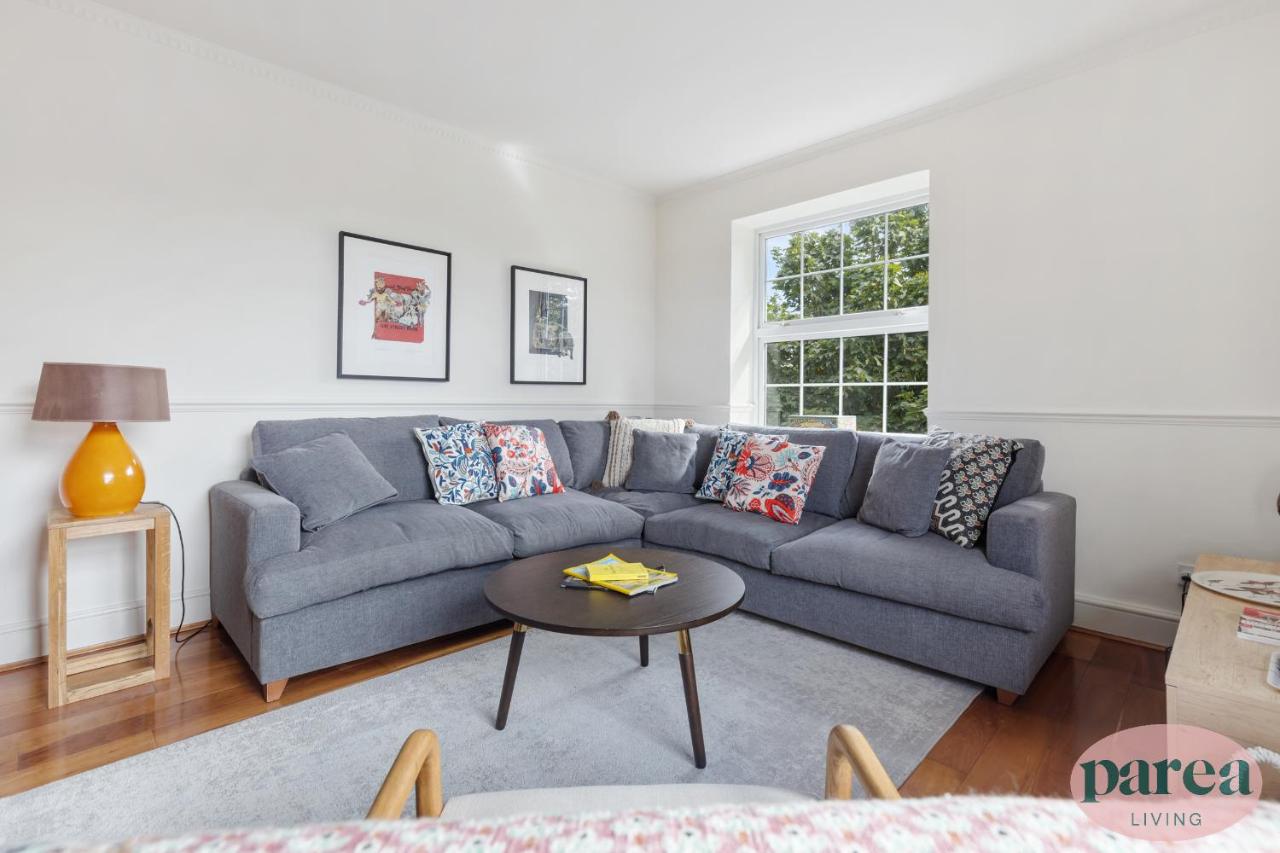 B&B London - Parea Living - Stylish Islington 1-Bed Flat, 6min Walk to Tube - Bed and Breakfast London