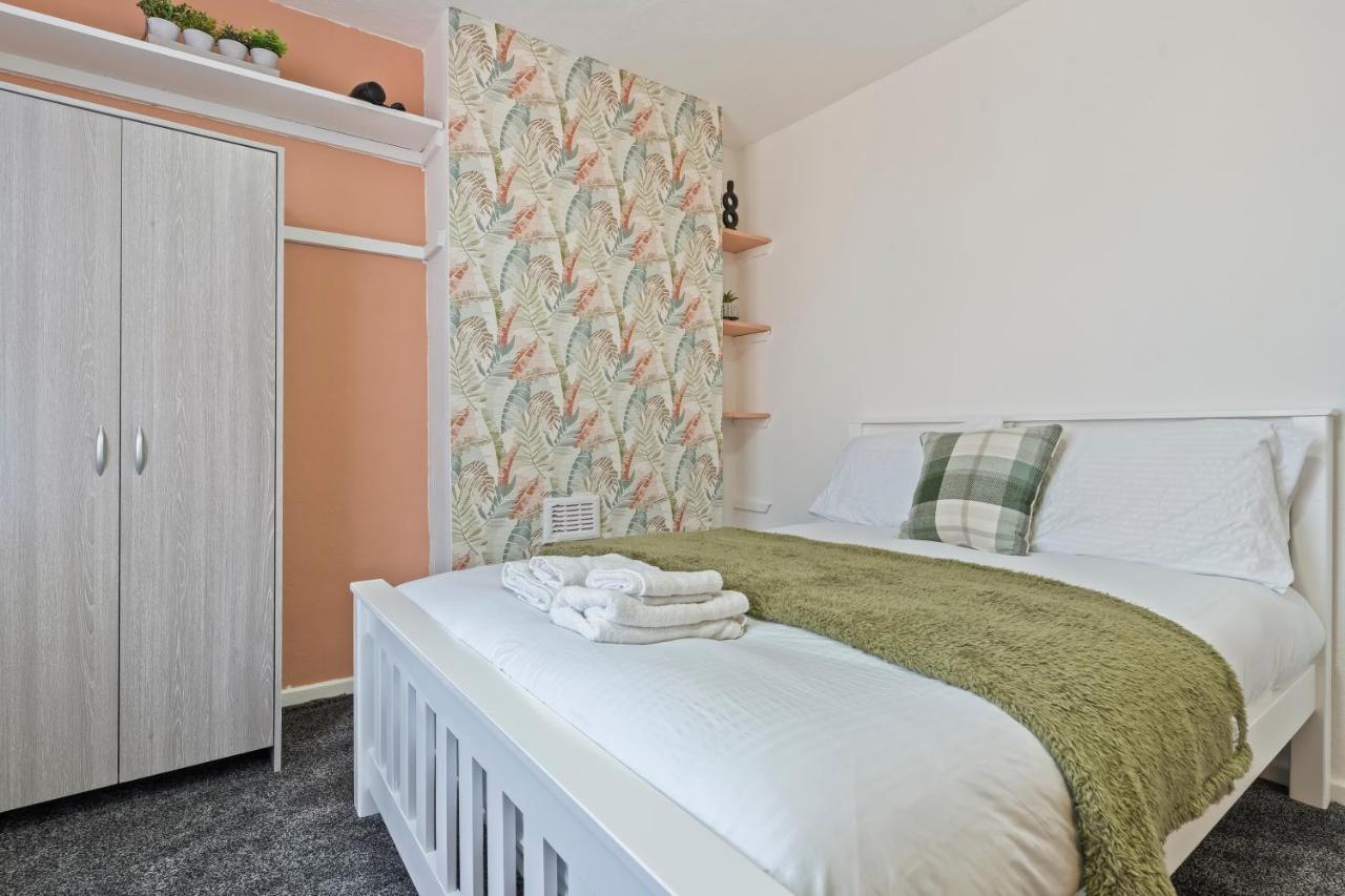 B&B Nottingham - STAYZED N - NG7 Cosy Home, Free WiFi, Parking, Smart TV, Next To Nottingham City Centre, Ideal for Long Stays, Lots of Amenities - Bed and Breakfast Nottingham