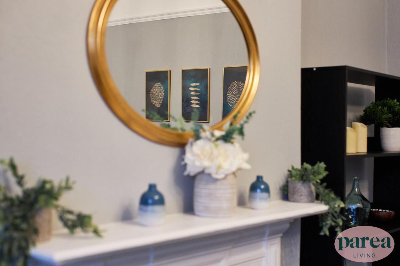 Parea Living - Leytonstone, 2-Bedroom Serviced Apartment, Free Parking, Remote Working - Chambres d'hôtes Londres